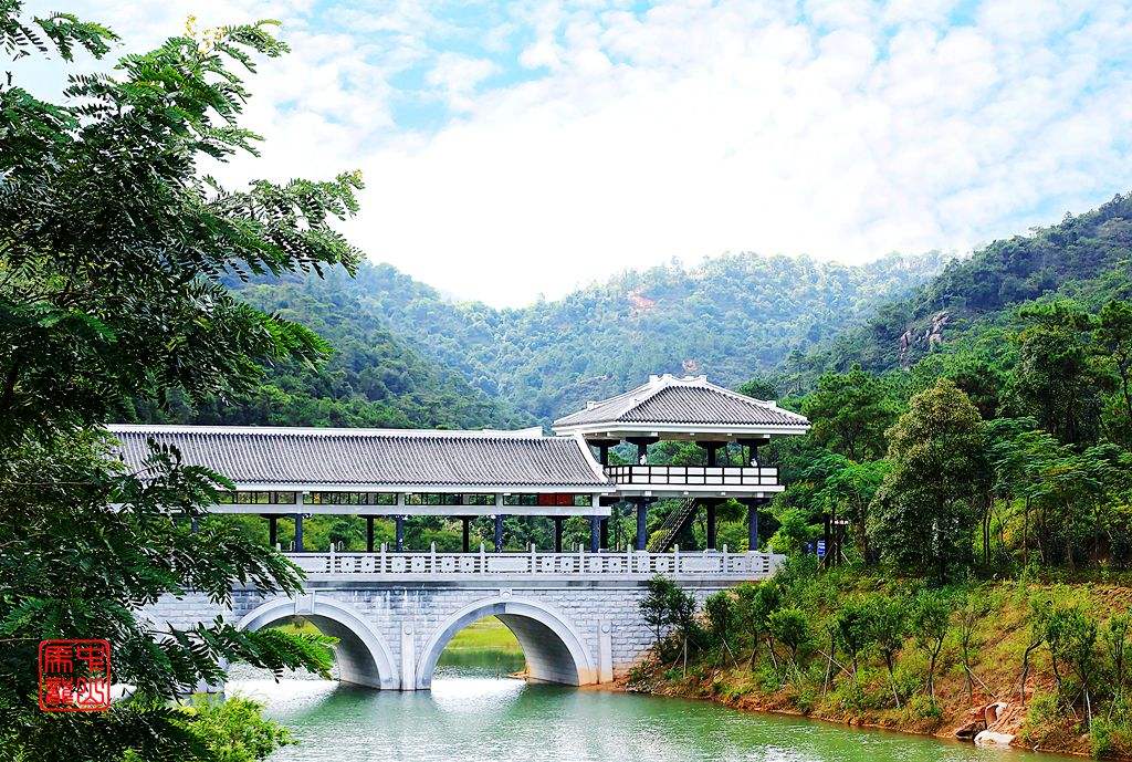 2020年中山成人高考报考要带什么材料？